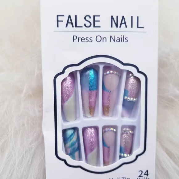 NWT 24 Piece Press-On Nails - Picture 7 of 12